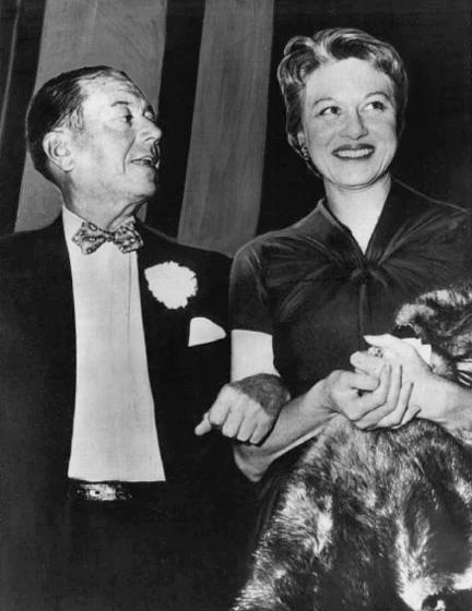 Cole Porter, whose songs became jazz standards, with the actress Jean Howard